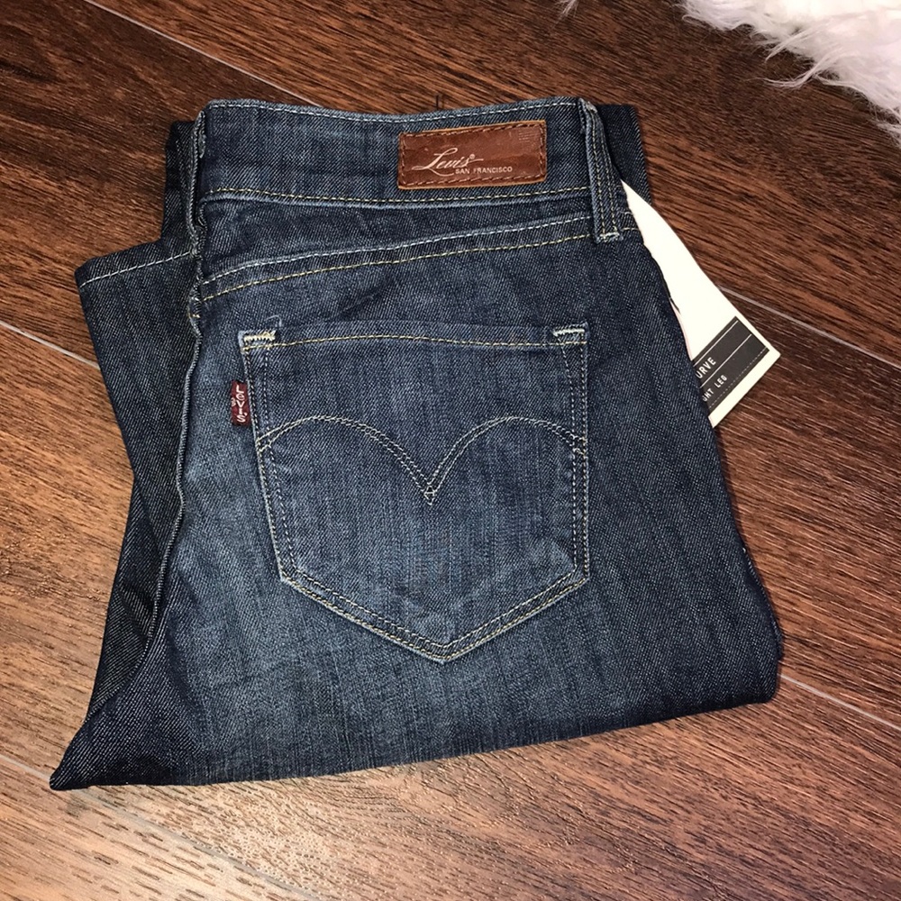 NWT Levi’s Bold Curve Straight Leg Size 26